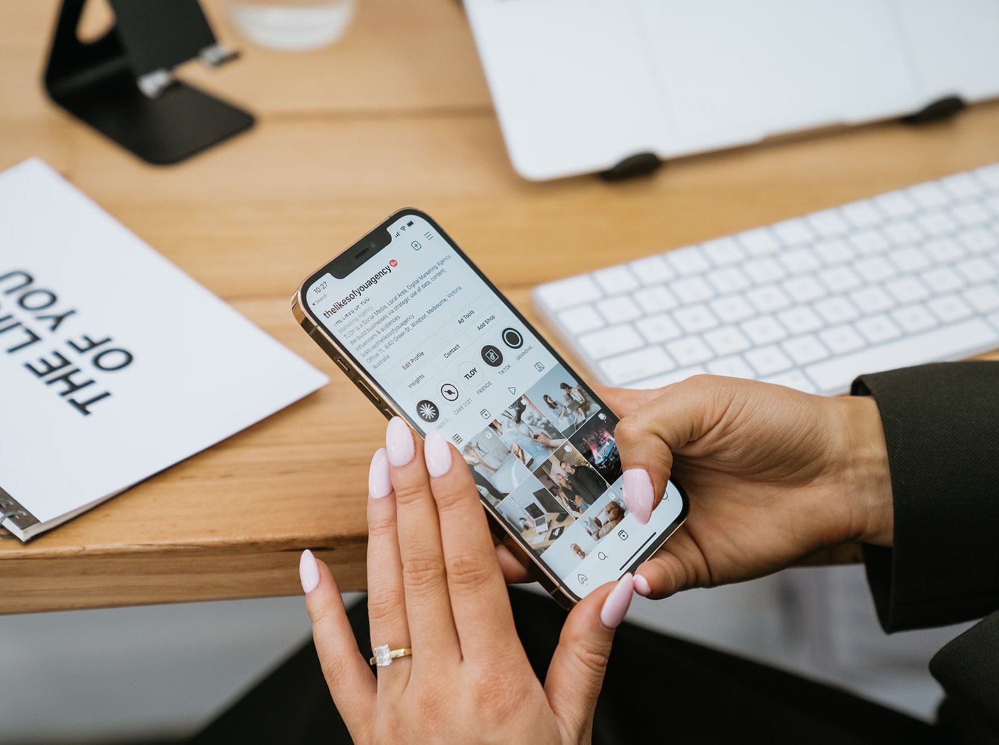 Greeks in the pulse of the digital era: From the like to the social image and a little… social media “stalking”!